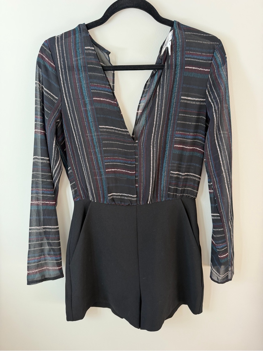 BCBGeneration V neck long sleeve shorts romper